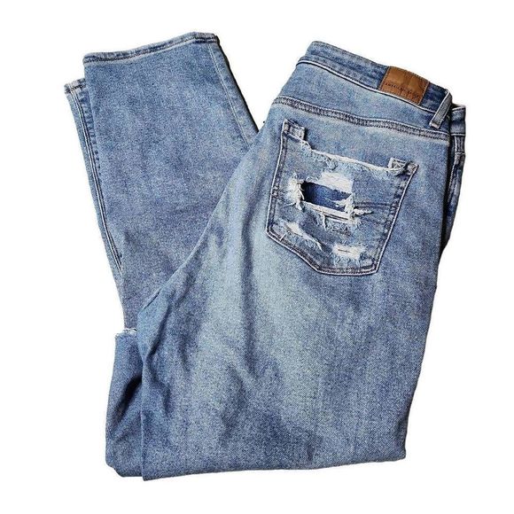 American Eagle Outfitters Denim - American eagle under butt rip light wash mom jeans size 10 regular